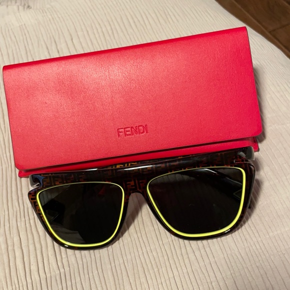 Fendi sunglasses brand new 100% authentic.
